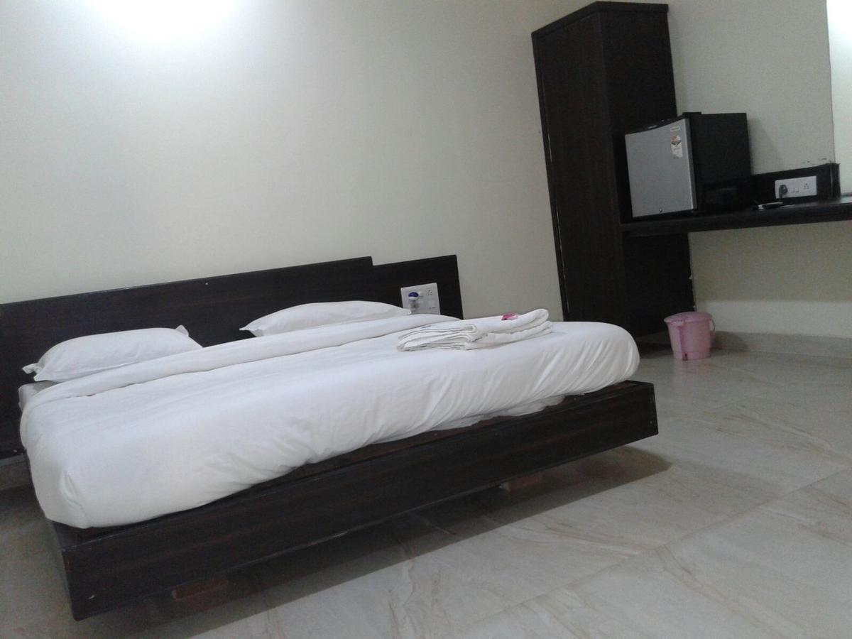 Safari Hotel & Resort Somnath Room photo