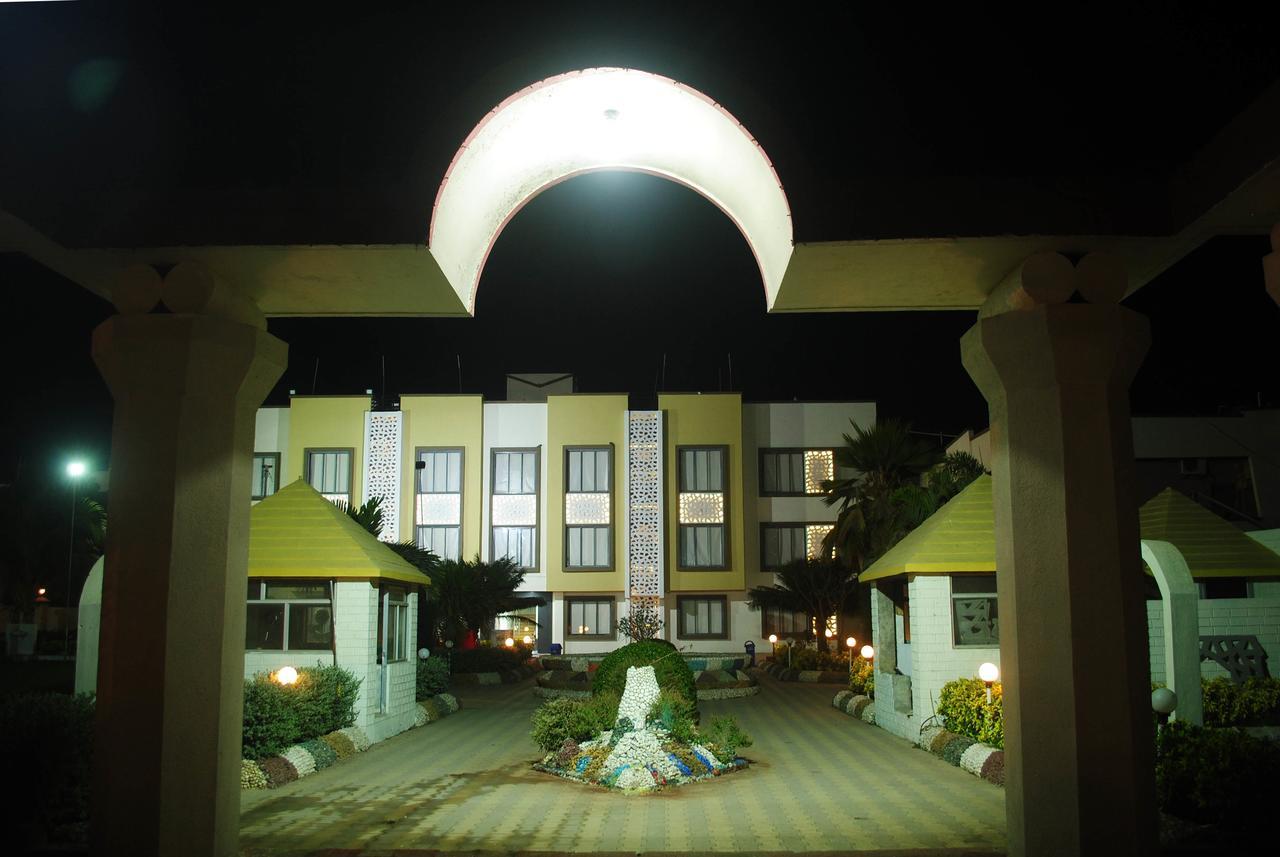 Safari Hotel & Resort Somnath Exterior photo