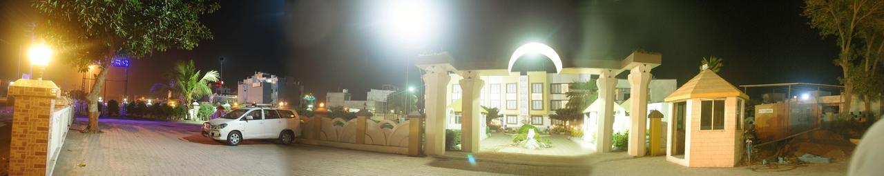 Safari Hotel & Resort Somnath Exterior photo